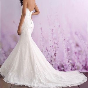 Allure Wedding dress size 14. Fits like a 12-13